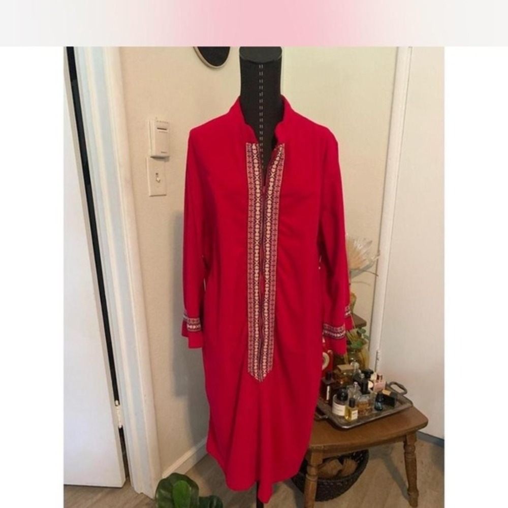Vintage Red Embroidered Zipper Front Long Sleeve House Coat‎
